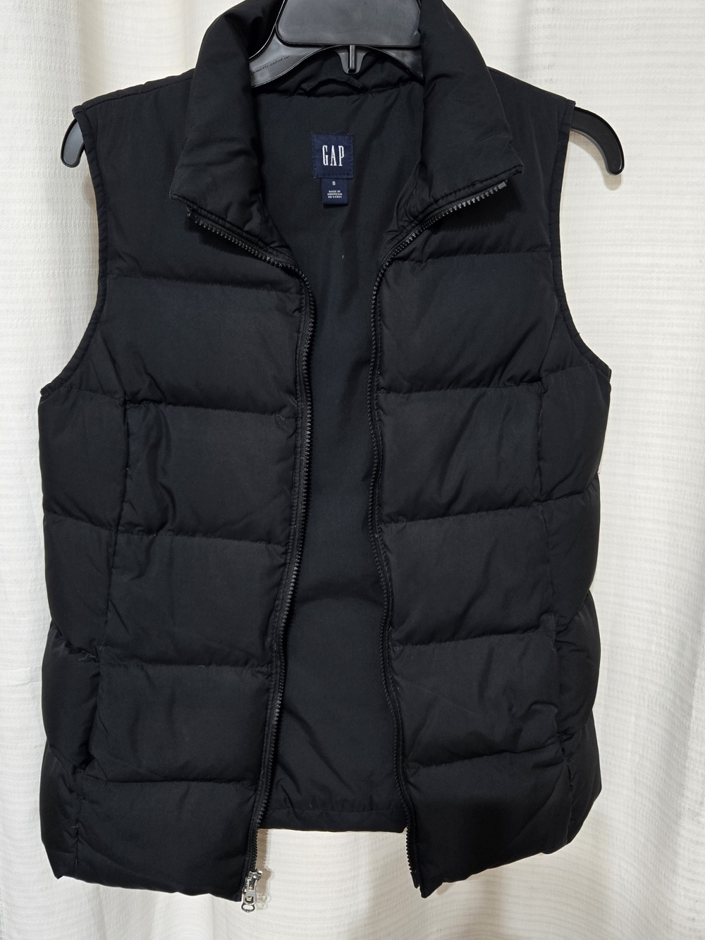 GAP Black Quilted Puffer Vest